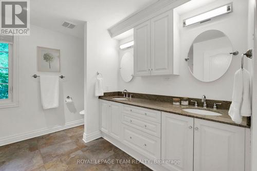 861 Dunlevie Avenue, Ottawa, ON - Indoor Photo Showing Bathroom