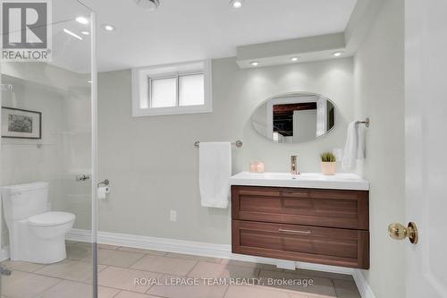 861 Dunlevie Avenue, Ottawa, ON - Indoor Photo Showing Bathroom