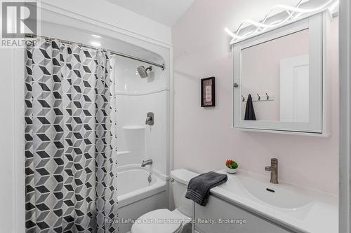 445 Pengelley Drive, Otonabee-South Monaghan, ON - Indoor Photo Showing Bathroom