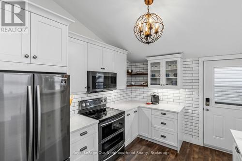 445 Pengelley Drive, Otonabee-South Monaghan, ON - Indoor Photo Showing Kitchen With Upgraded Kitchen