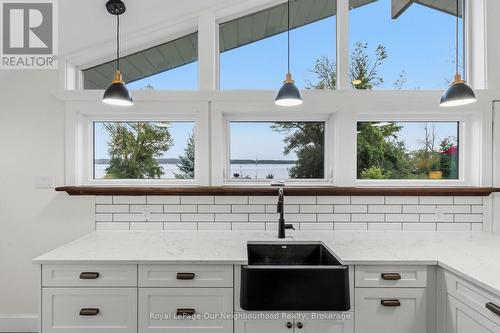 445 Pengelley Drive, Otonabee-South Monaghan, ON - Indoor Photo Showing Kitchen