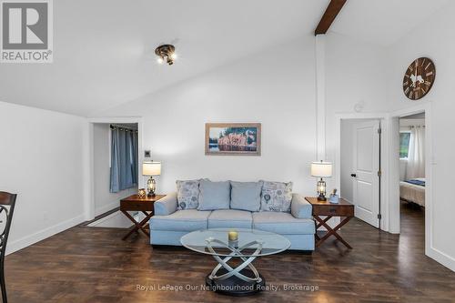 445 Pengelley Drive, Otonabee-South Monaghan, ON - Indoor Photo Showing Living Room