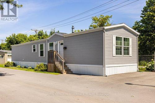 16 EASTGATE AVENUE  Ottawa, ON K2H 7S2