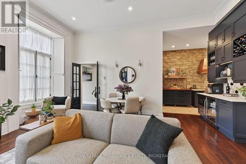 2 - 133 King Street E, Kingston (Central City East), ON - Indoor Photo Showing Living Room