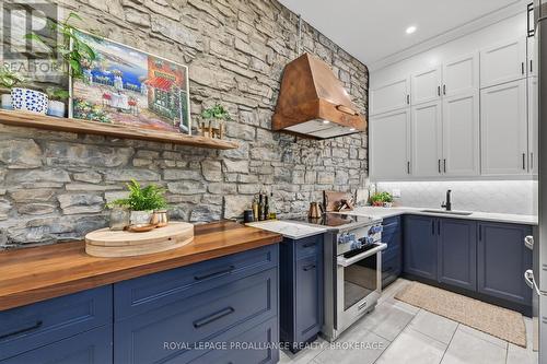 2 - 133 King Street E, Kingston (Central City East), ON - Indoor Photo Showing Kitchen With Upgraded Kitchen