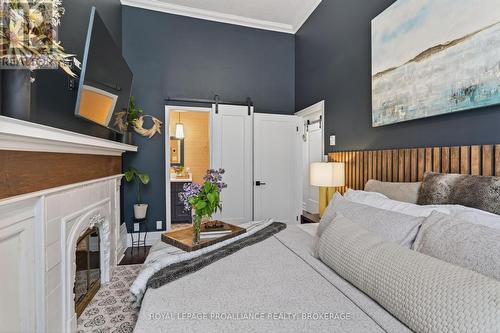 2 - 133 King Street E, Kingston (Central City East), ON - Indoor Photo Showing Bedroom