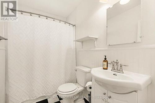 3 Donna Street, Ottawa, ON - Indoor Photo Showing Bathroom