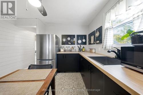 44 Geddes Street, Belleville (Belleville Ward), ON - Indoor Photo Showing Kitchen