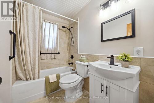 44 Geddes Street, Belleville (Belleville Ward), ON - Indoor Photo Showing Bathroom