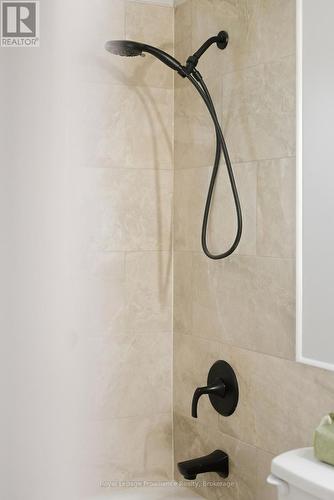 44 Geddes Street, Belleville (Belleville Ward), ON - Indoor Photo Showing Bathroom