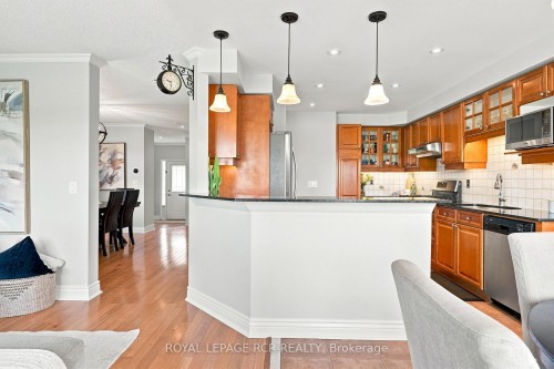 70 Millcliff Circle, Aurora, ON - Indoor Photo Showing Kitchen
