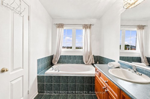 70 Millcliff Circle, Aurora, ON - Indoor Photo Showing Bathroom