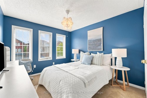 70 Millcliff Circle, Aurora, ON - Indoor Photo Showing Bedroom