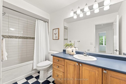 70 Millcliff Circle, Aurora, ON - Indoor Photo Showing Bathroom