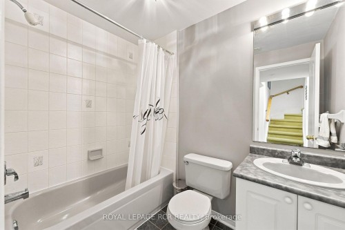 70 Millcliff Circle, Aurora, ON - Indoor Photo Showing Bathroom