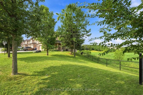 70 Millcliff Circle, Aurora, ON - Outdoor