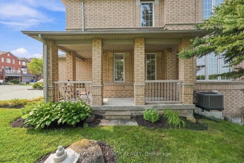 70 Millcliff Circle, Aurora, ON - Outdoor With Deck Patio Veranda