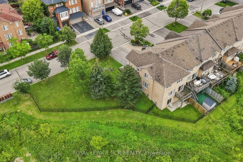 70 Millcliff Circle, Aurora, ON - Outdoor