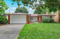 9 Bunty Lane  Toronto, ON M2K 1W4
