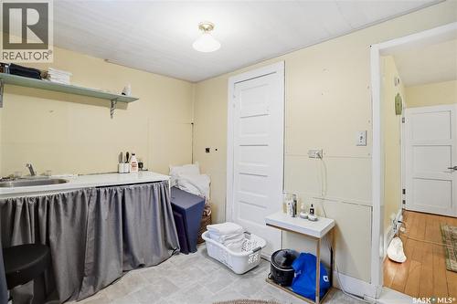 3130 13Th Avenue, Regina, SK - Indoor