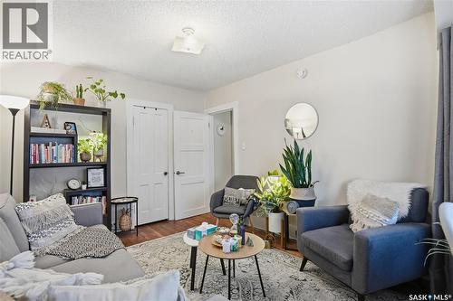 3130 13Th Avenue, Regina, SK - Indoor Photo Showing Living Room