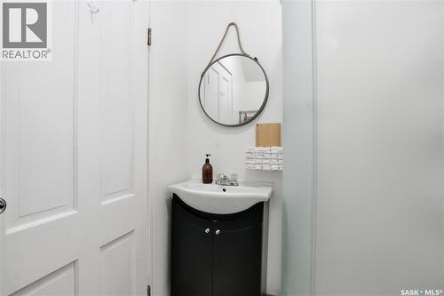 3130 13Th Avenue, Regina, SK - Indoor Photo Showing Bathroom