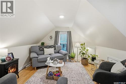 3130 13Th Avenue, Regina, SK - Indoor Photo Showing Living Room