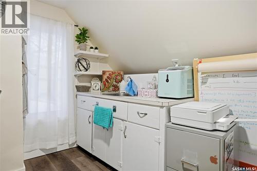 3130 13Th Avenue, Regina, SK - Indoor Photo Showing Laundry Room