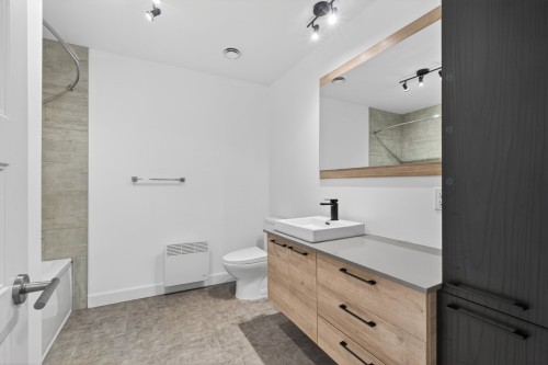 Bathroom - 741 Rue Goupil, Sherbrooke (Fleurimont), QC - Indoor Photo Showing Bathroom