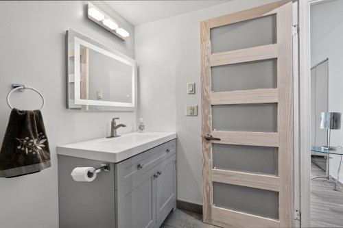 Bathroom - 103-6 Av. Argyle, Saint-Lambert, QC - Indoor Photo Showing Bathroom