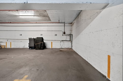 Garage - 103-6 Av. Argyle, Saint-Lambert, QC - Indoor Photo Showing Garage