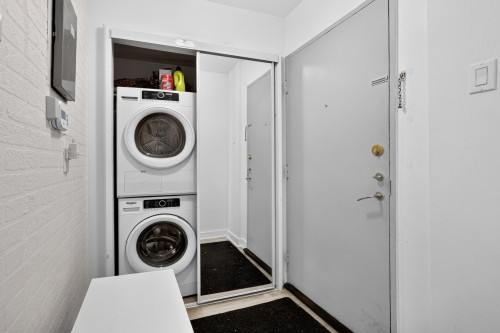 Mud Room - 103-6 Av. Argyle, Saint-Lambert, QC - Indoor Photo Showing Laundry Room