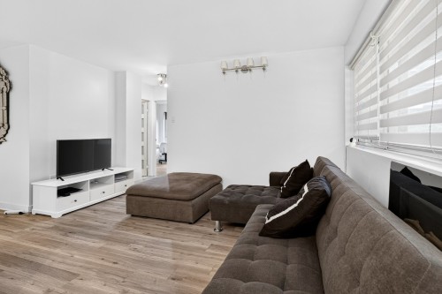Living Room - 103-6 Av. Argyle, Saint-Lambert, QC - Indoor Photo Showing Living Room