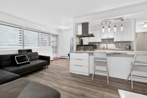 Living Room - 103-6 Av. Argyle, Saint-Lambert, QC - Indoor Photo Showing Kitchen