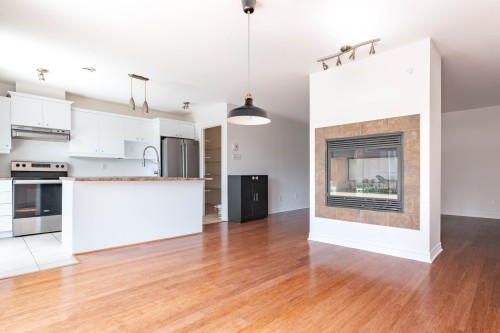Salle à manger - 3-4595 Ch. Des Prairies, Brossard, QC - Indoor Photo Showing Kitchen With Fireplace