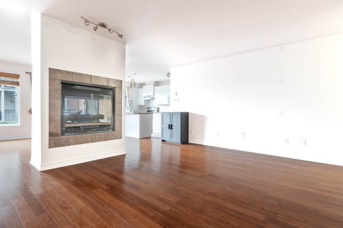 Salon - 3-4595 Ch. Des Prairies, Brossard, QC - Indoor With Fireplace