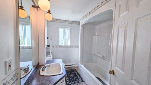 Salle de bains - 365 14E Avenue, Pointe-Calumet, QC - Indoor Photo Showing Bathroom