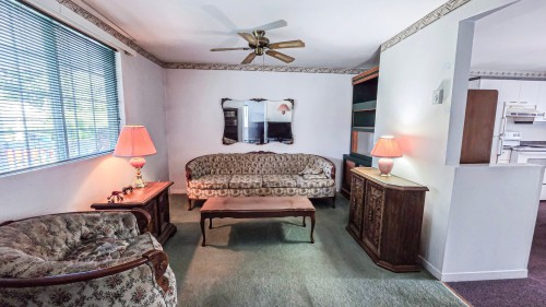 Salon - 365 14E Avenue, Pointe-Calumet, QC - Indoor