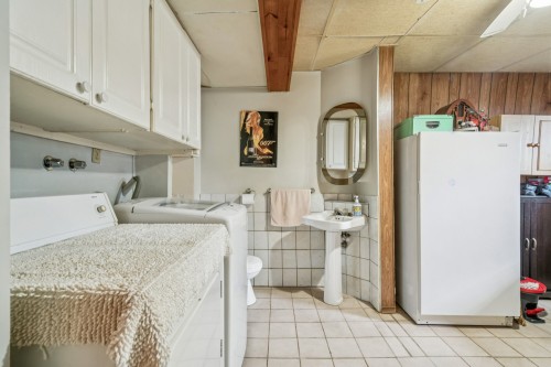 Salle de lavage - 625 Rue De Briançon, Laval (Laval-Des-Rapides), QC - Indoor Photo Showing Laundry Room