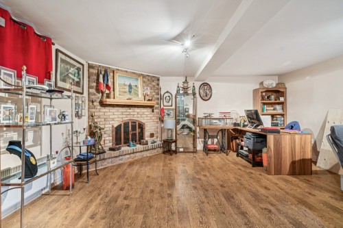 Salle familiale - 625 Rue De Briançon, Laval (Laval-Des-Rapides), QC - Indoor With Fireplace