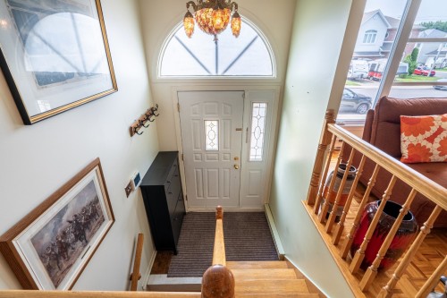 Hall d'entrée/Vestibule - 625 Rue De Briançon, Laval (Laval-Des-Rapides), QC - Indoor Photo Showing Other Room