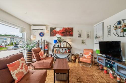 Salon - 625 Rue De Briançon, Laval (Laval-Des-Rapides), QC - Indoor Photo Showing Living Room