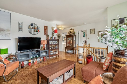Salon - 625 Rue De Briançon, Laval (Laval-Des-Rapides), QC - Indoor Photo Showing Living Room