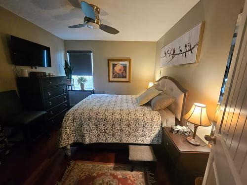 204A 5Th Avenue, Nakusp, BC - Indoor Photo Showing Bedroom