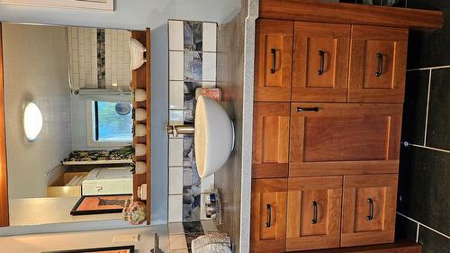 204A 5Th Avenue, Nakusp, BC - Indoor Photo Showing Other Room