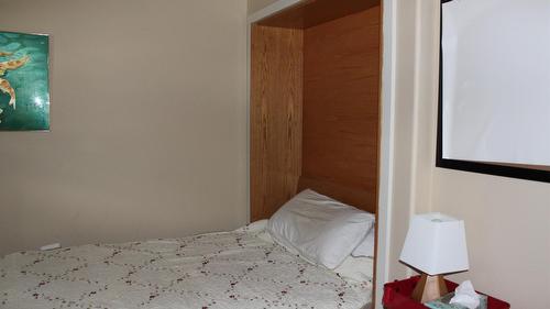 204A 5Th Avenue, Nakusp, BC - Indoor Photo Showing Bedroom