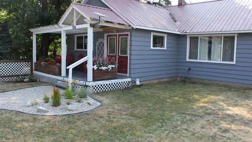 204A 5Th Avenue, Nakusp, BC - Outdoor With Deck Patio Veranda