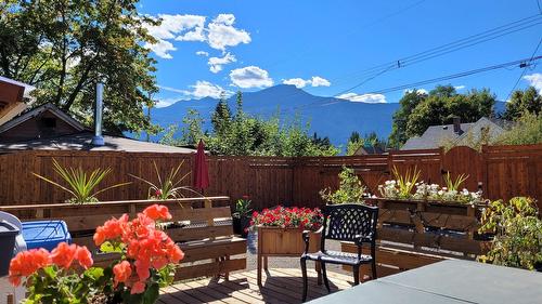 204A 5Th Avenue, Nakusp, BC - Outdoor With Deck Patio Veranda