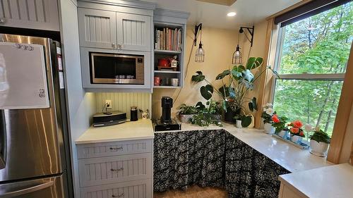 204A 5Th Avenue, Nakusp, BC - Indoor