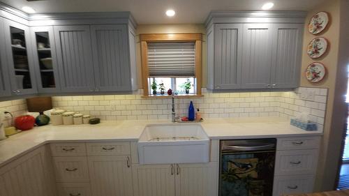 204A 5Th Avenue, Nakusp, BC - Indoor Photo Showing Laundry Room